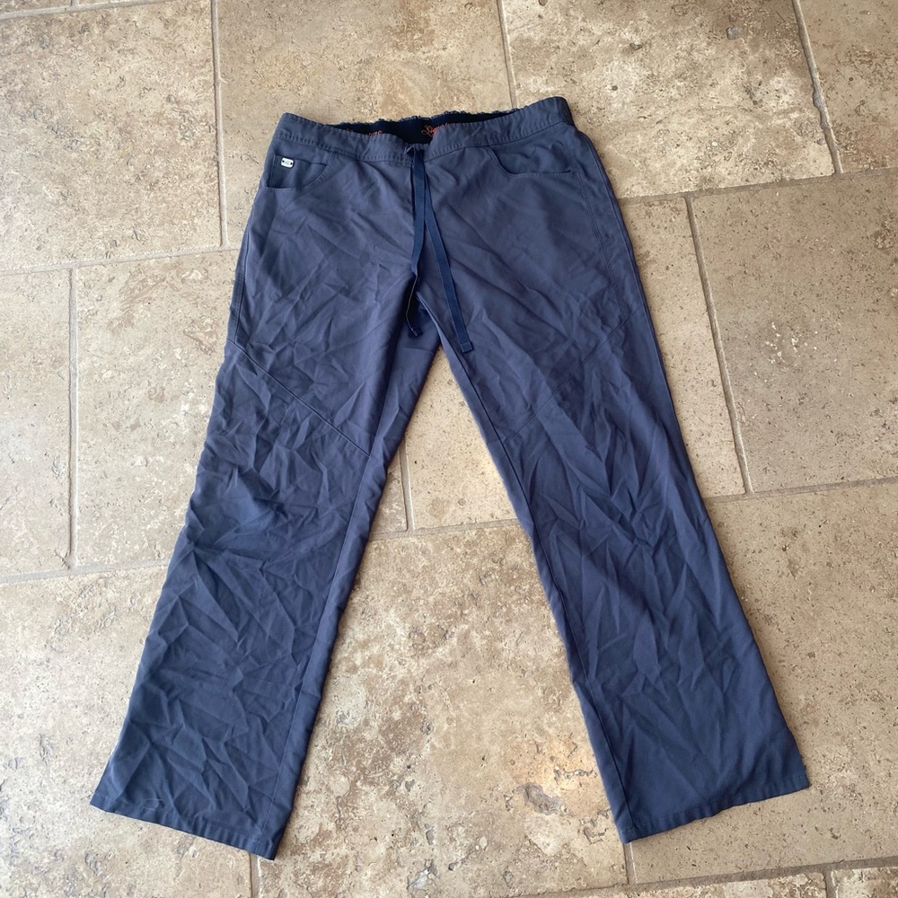 Signature Women's grey scrub pants